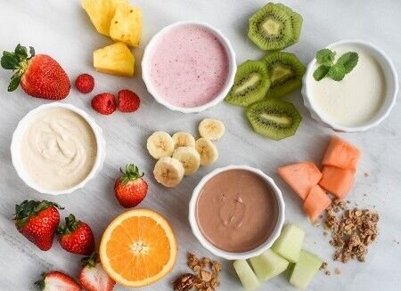 ماست میوه ای رژیمی؛ میان وعده سالم و مفید برای دستگاه گوارش و تقویت استخوان‌ها