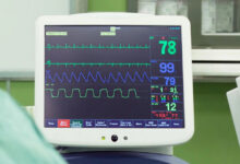چگونه مانیتور علائم حیاتی به بهبود نظارت بر بیماران کمک می کند؟