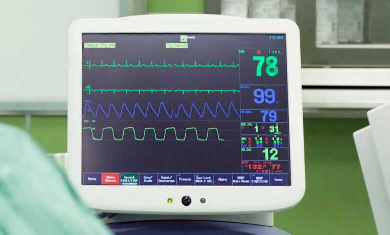 چگونه مانیتور علائم حیاتی به بهبود نظارت بر بیماران کمک می کند؟